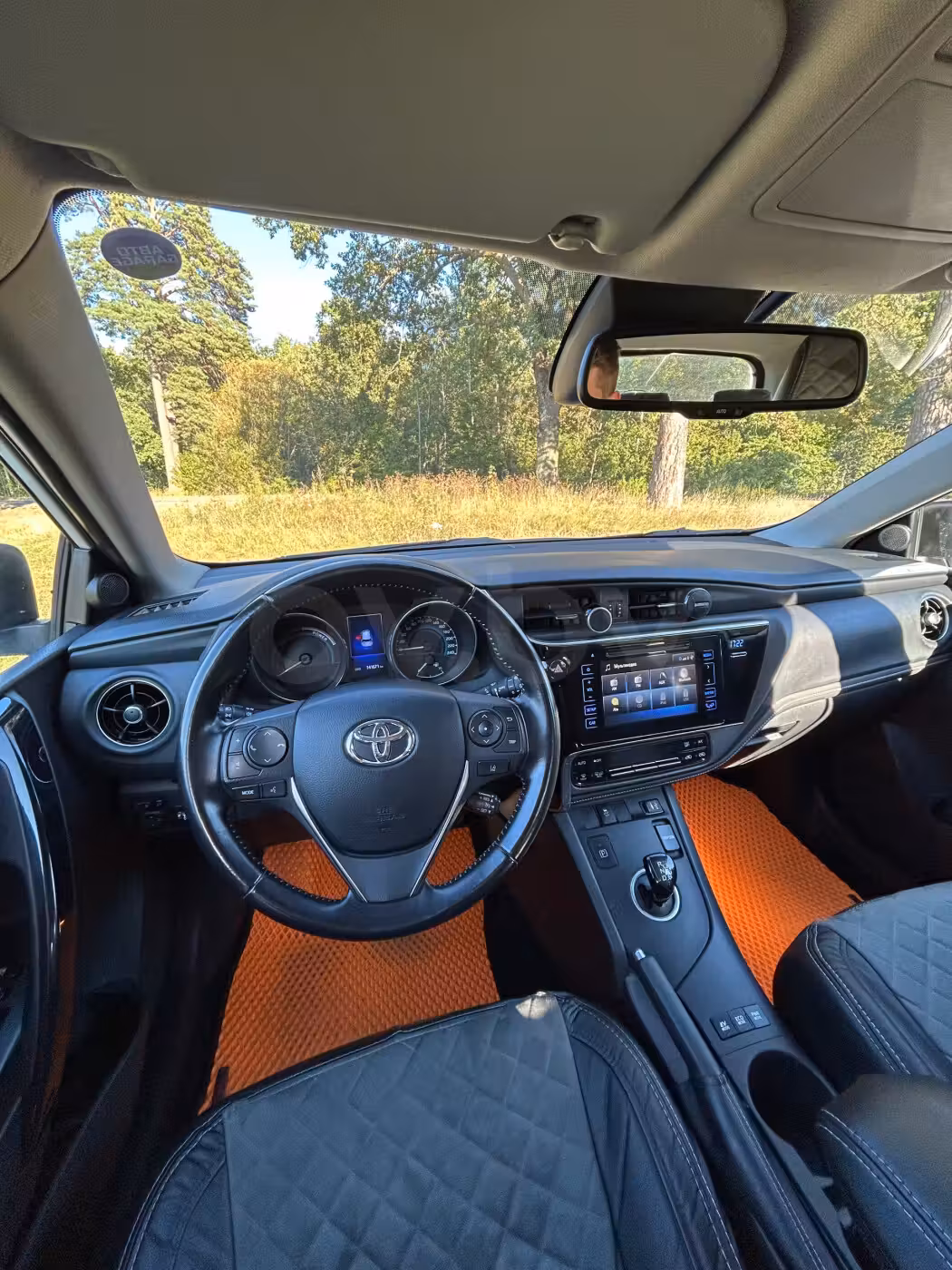Toyota Auris фото 8