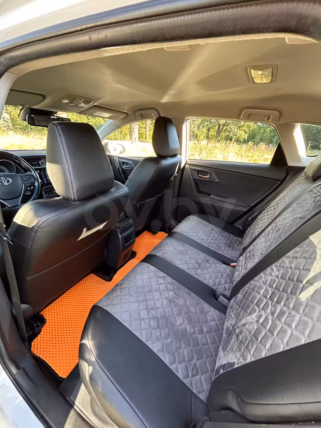 Toyota Auris фото 9