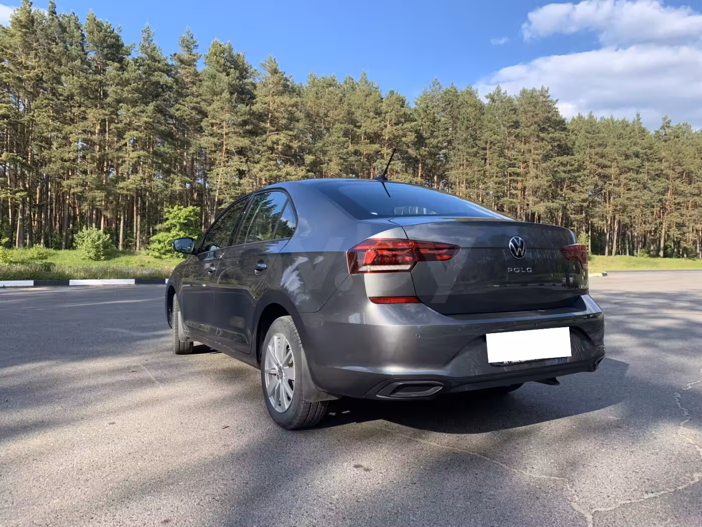 Volkswagen Polo Sedan фото 3