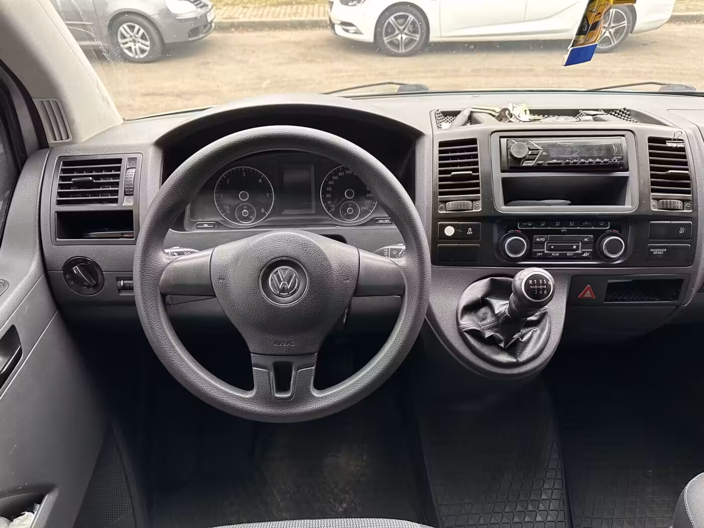 Volkswagen Caravelle фото 11