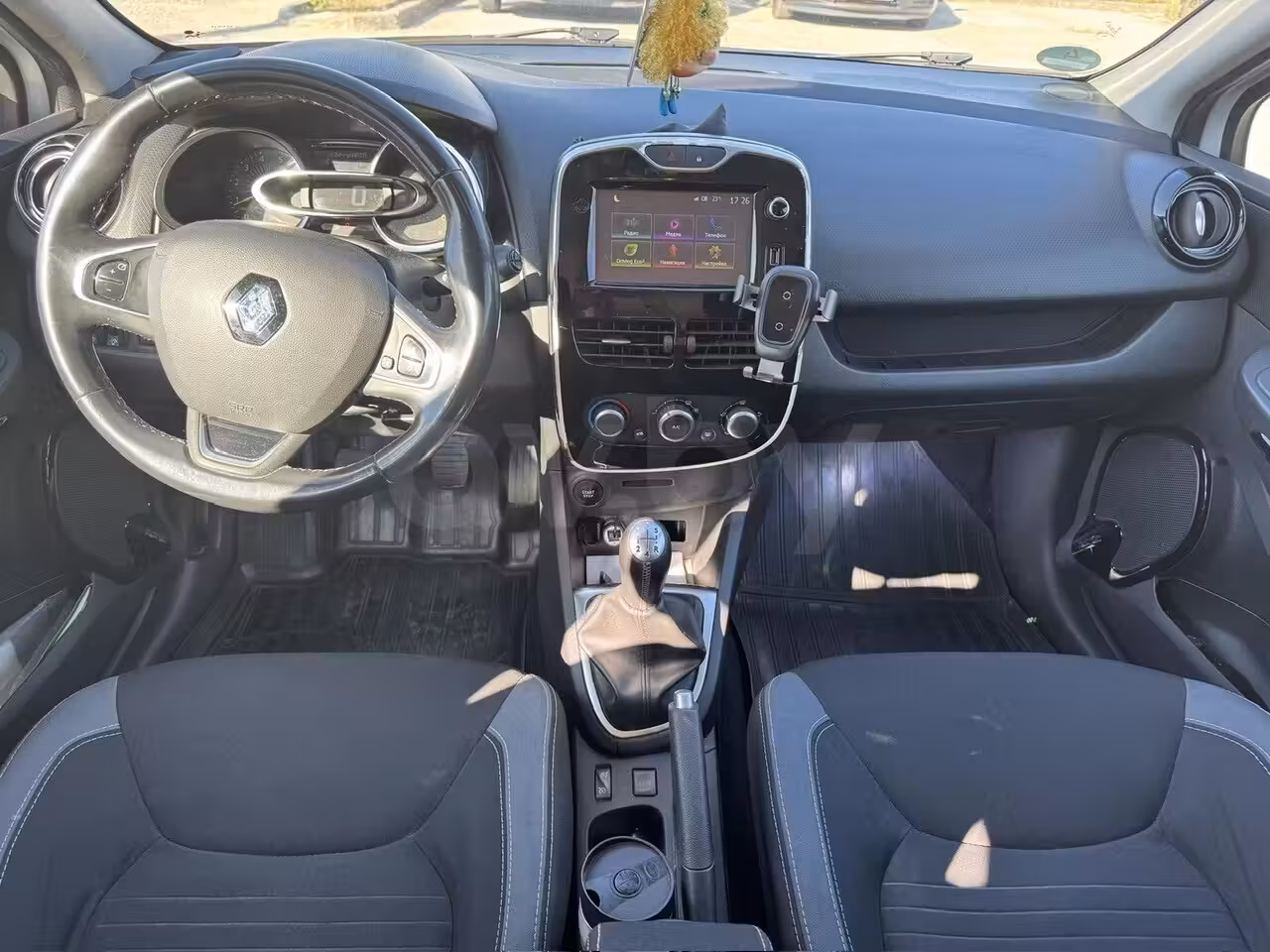 Renault Clio фото 10