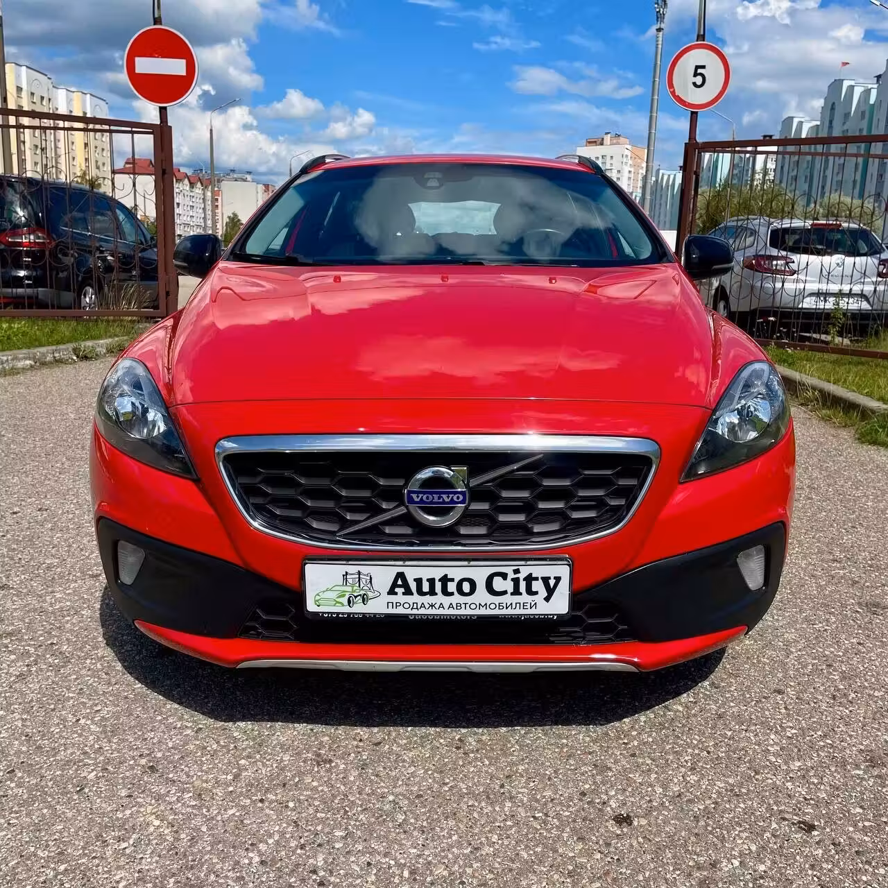 Volvo V40 Cross Country фото 2
