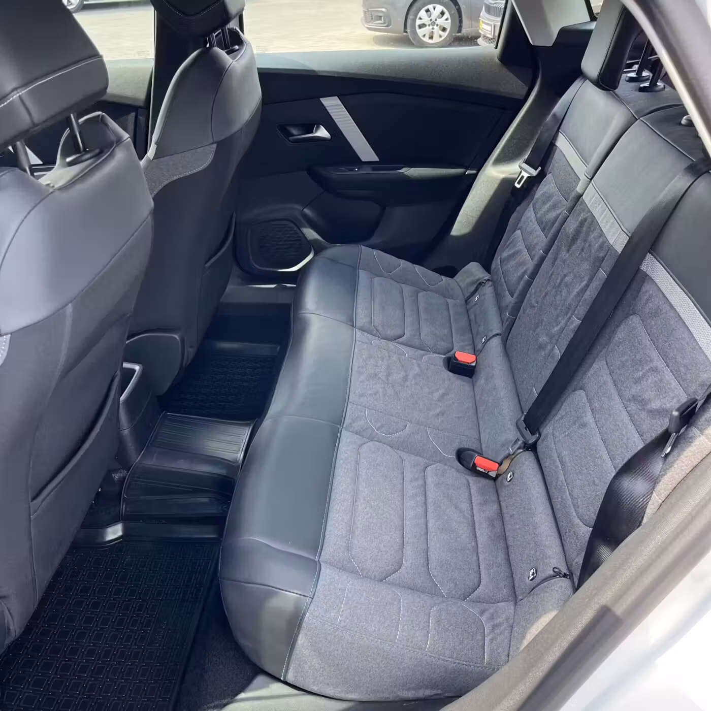 Citroen C4 фото 15