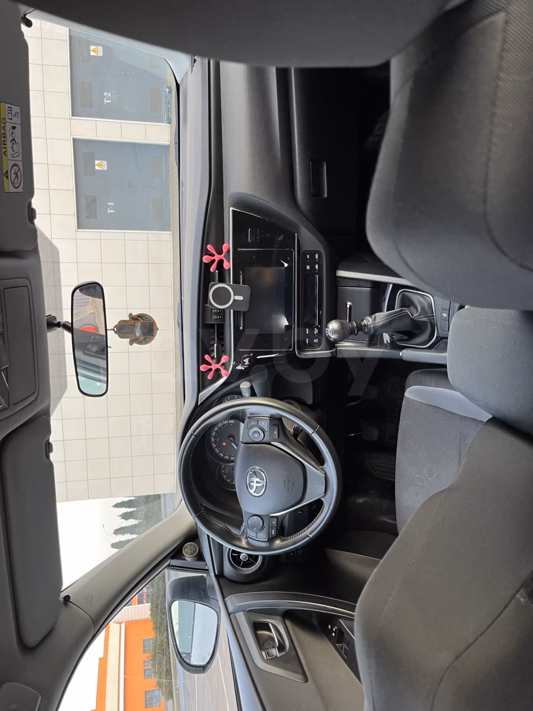 Toyota Auris фото 2