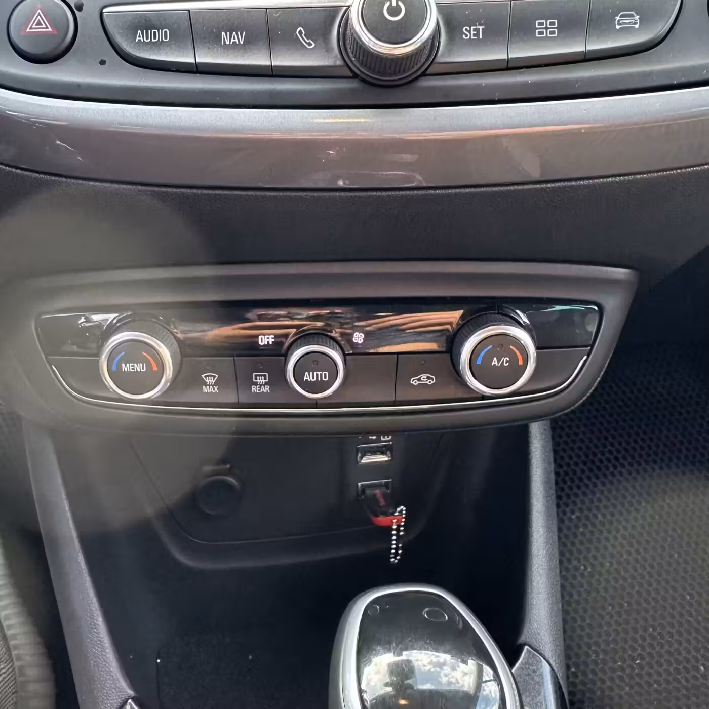 Opel Crossland X фото 17
