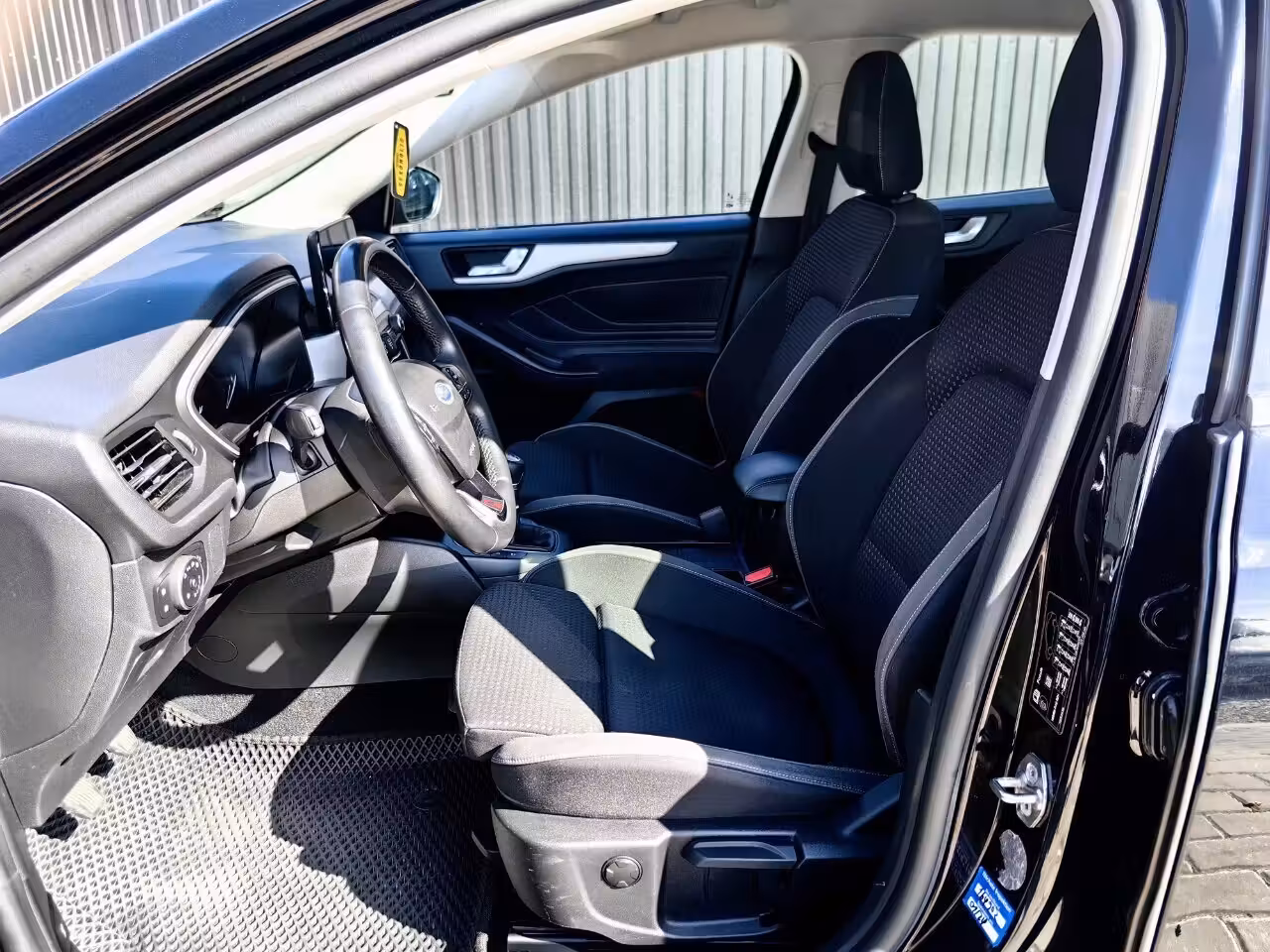 Ford Focus фото 8