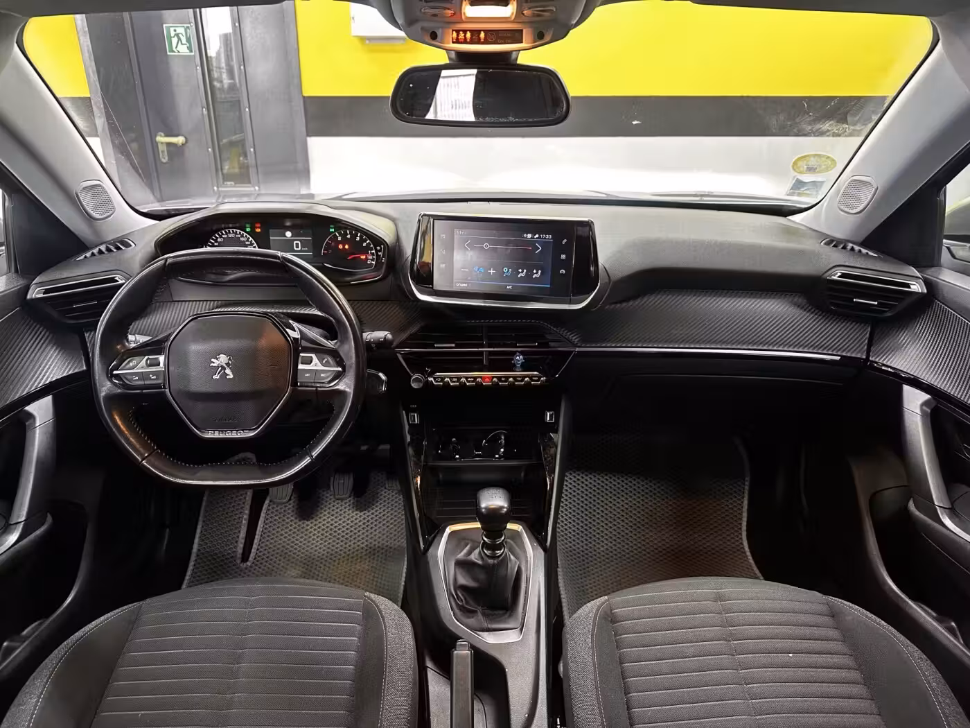 Peugeot 2008 фото 9