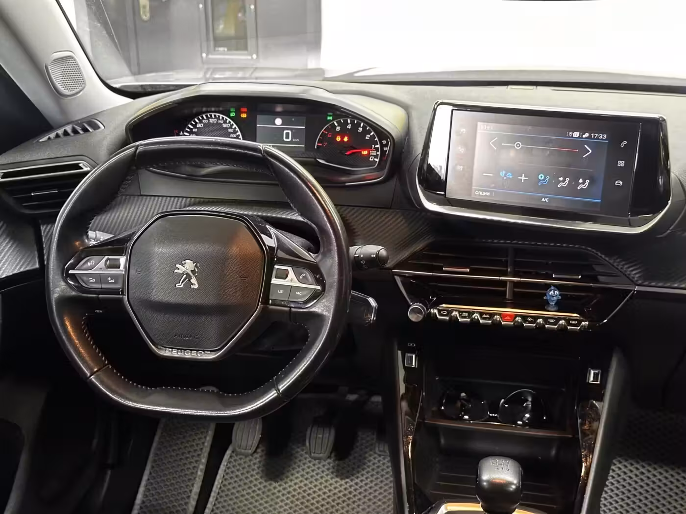 Peugeot 2008 фото 10