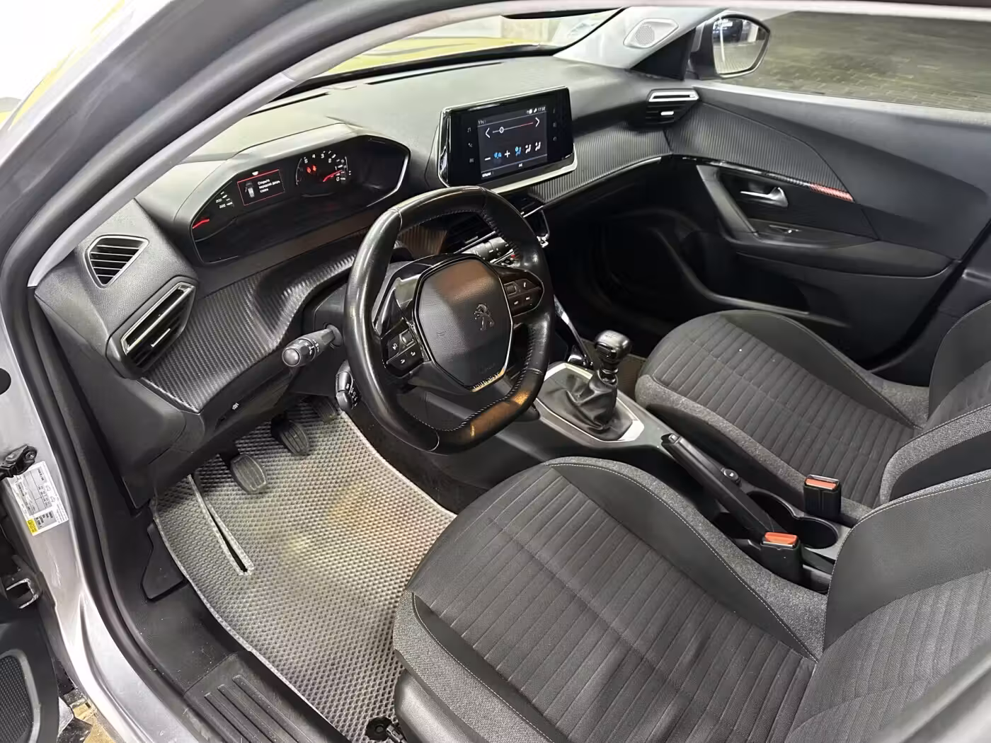 Peugeot 2008 фото 13