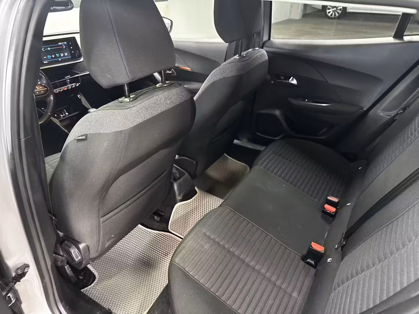 Peugeot 2008 фото 15