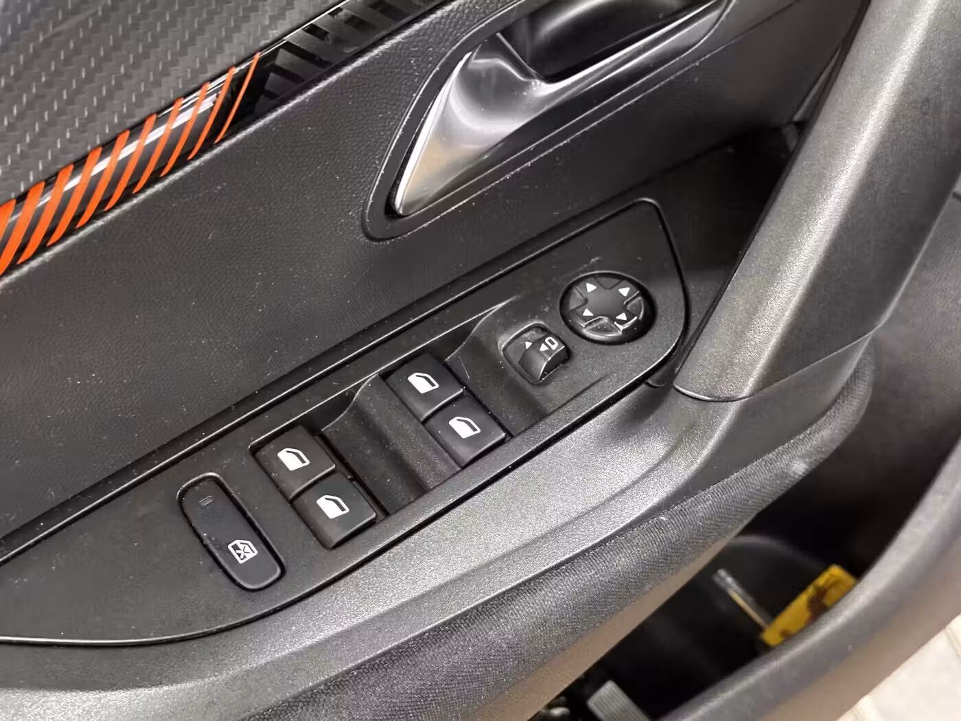Peugeot 2008 фото 16