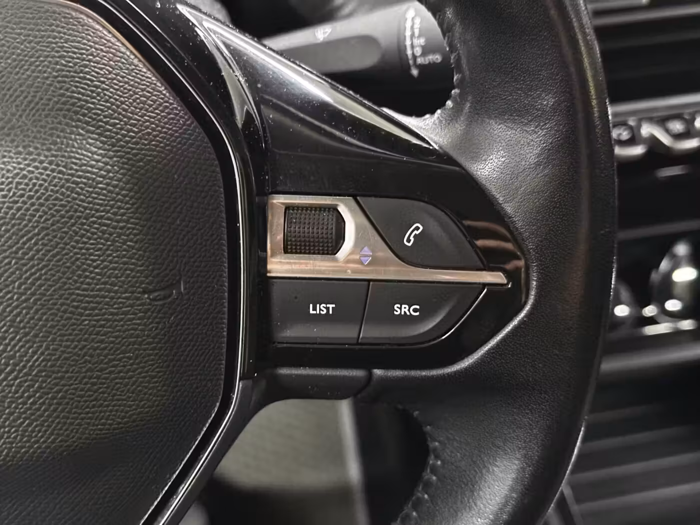 Peugeot 2008 фото 19