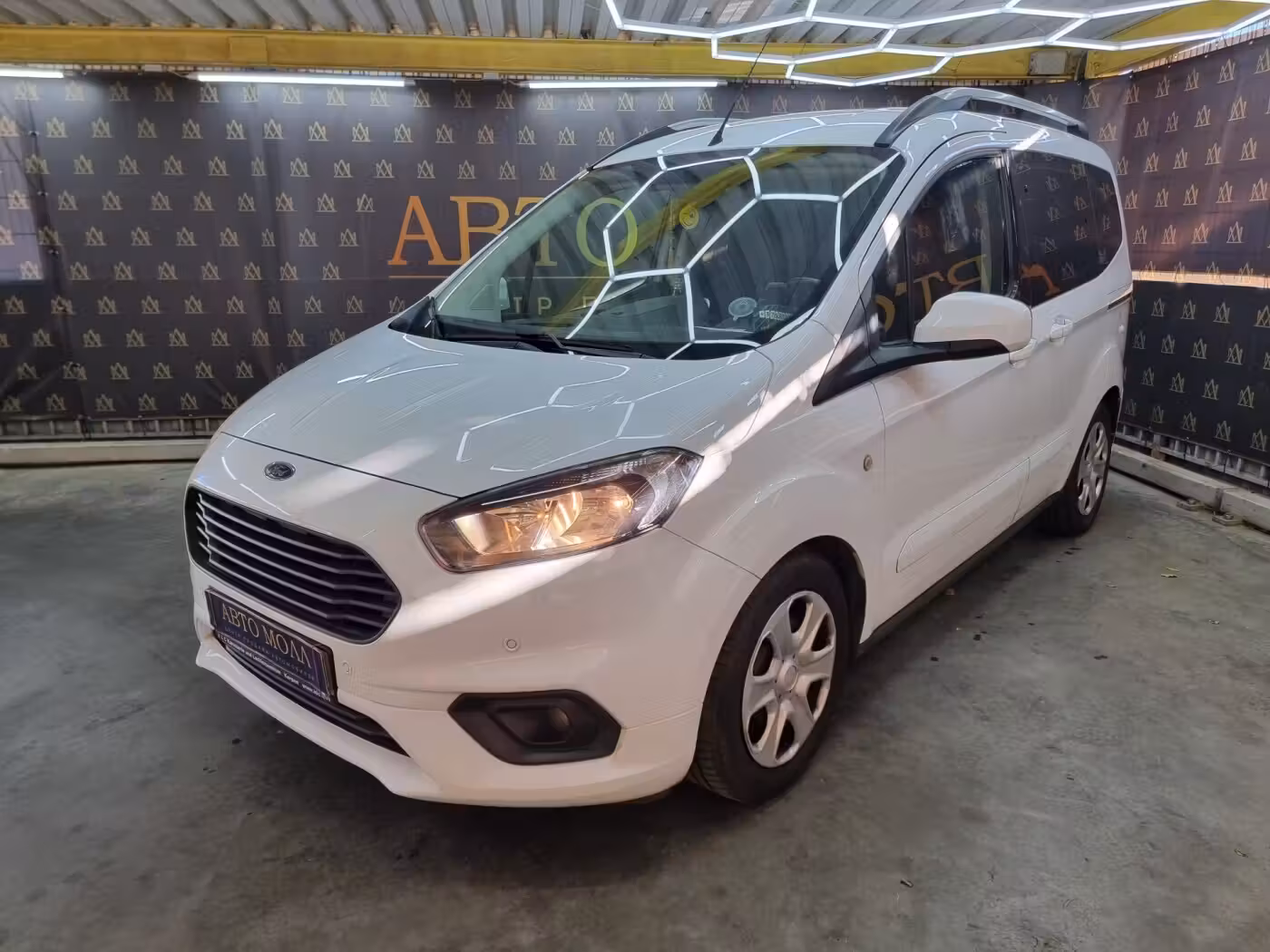 Ford Tourneo Courier фото 3