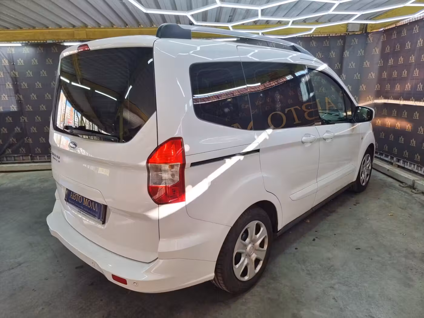 Ford Tourneo Courier фото 8