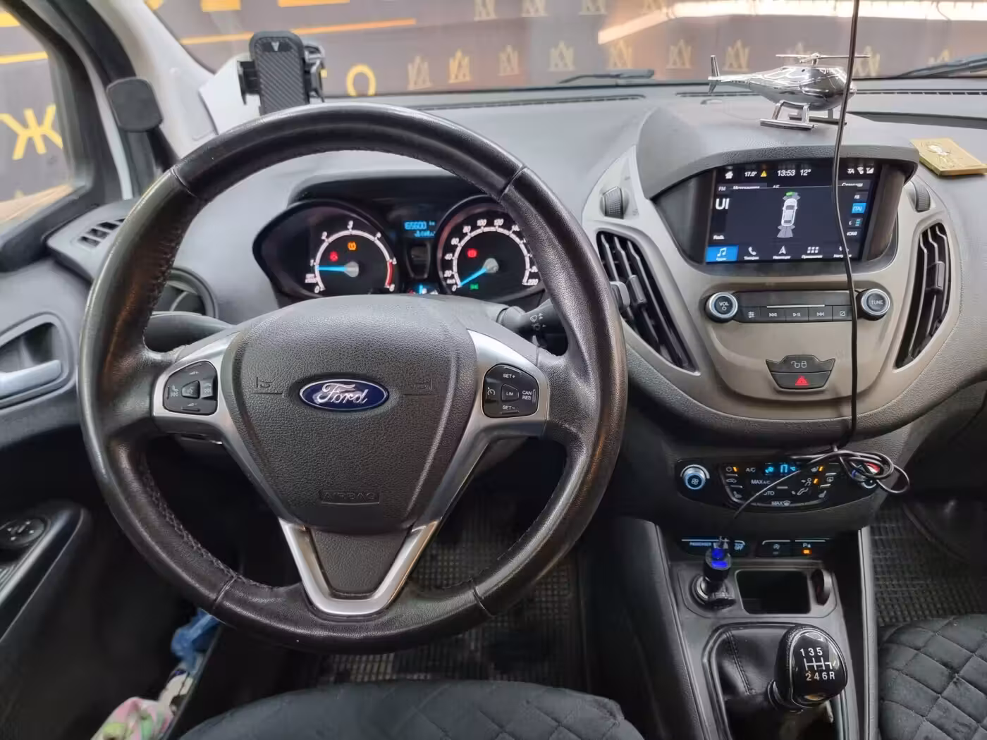 Ford Tourneo Courier фото 10