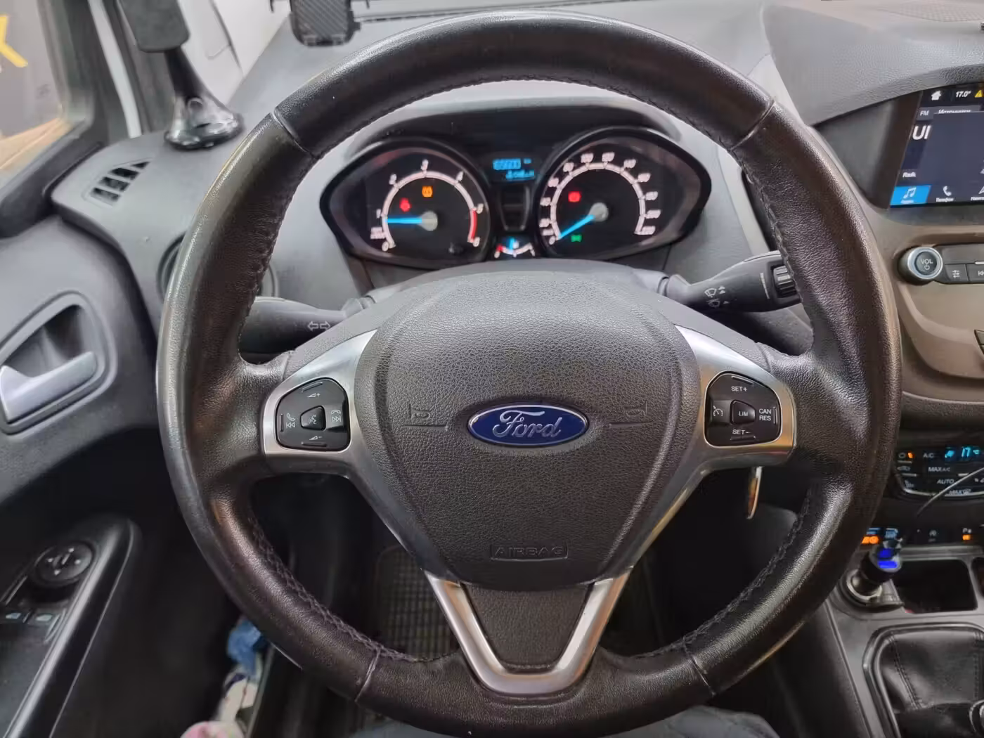 Ford Tourneo Courier фото 11