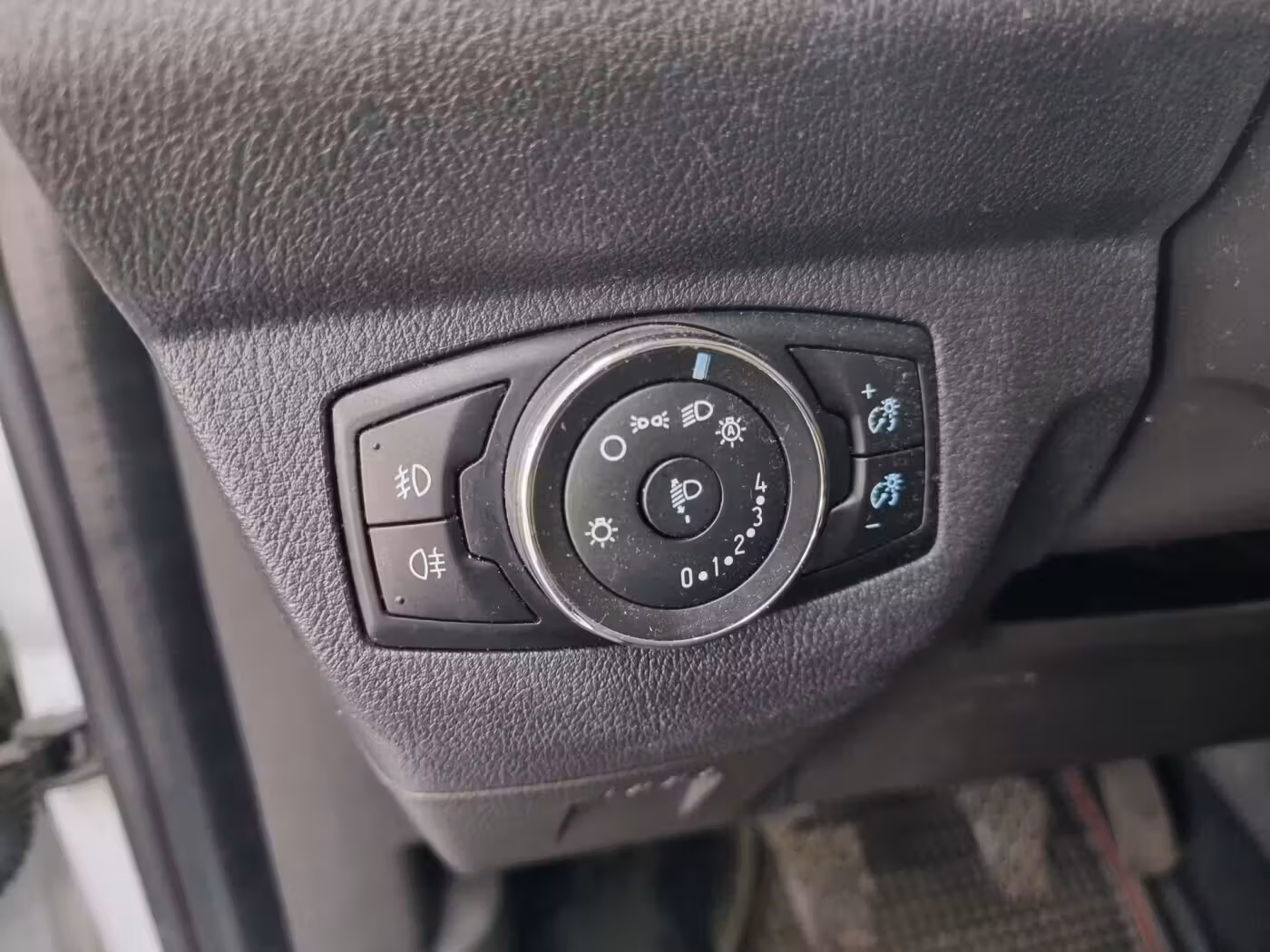 Ford Tourneo Courier фото 15
