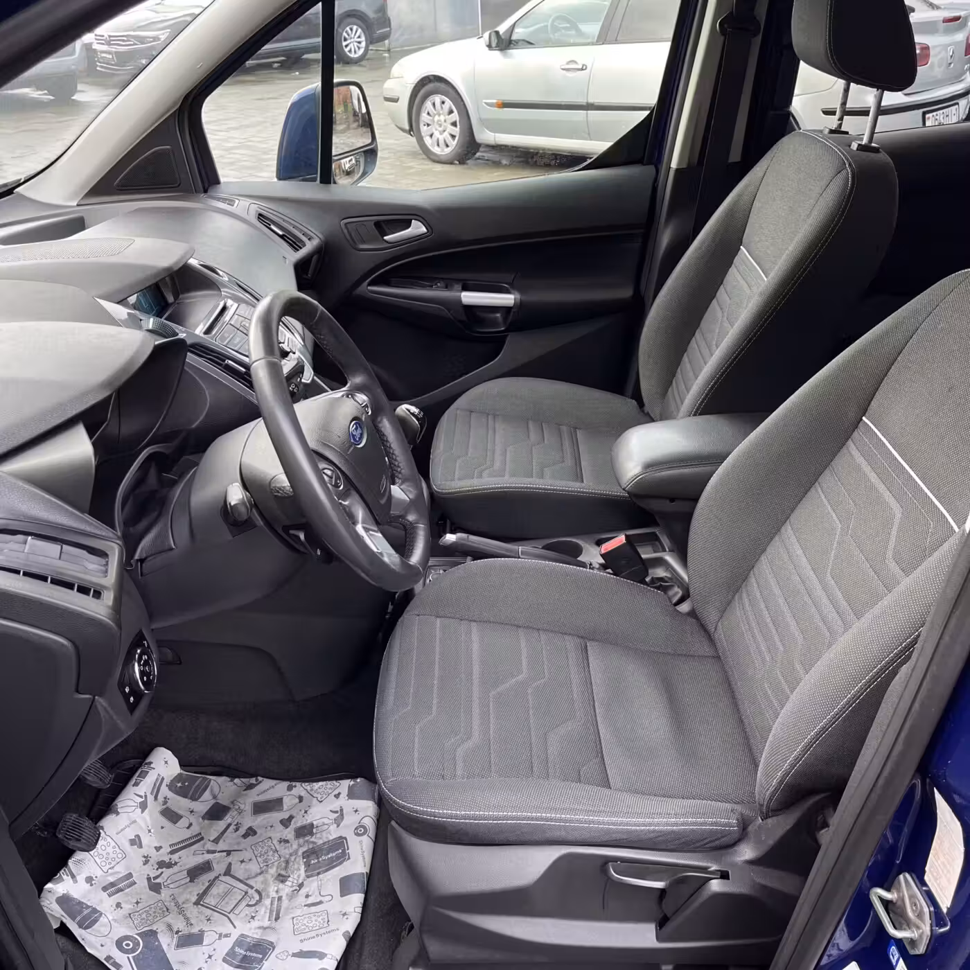 Ford Tourneo Connect фото 8