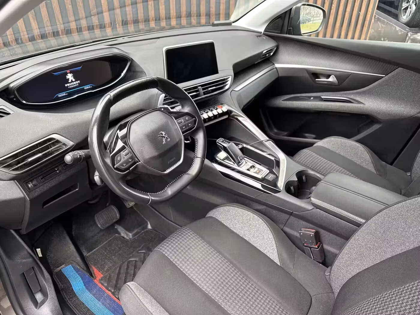 Peugeot 5008 фото 8