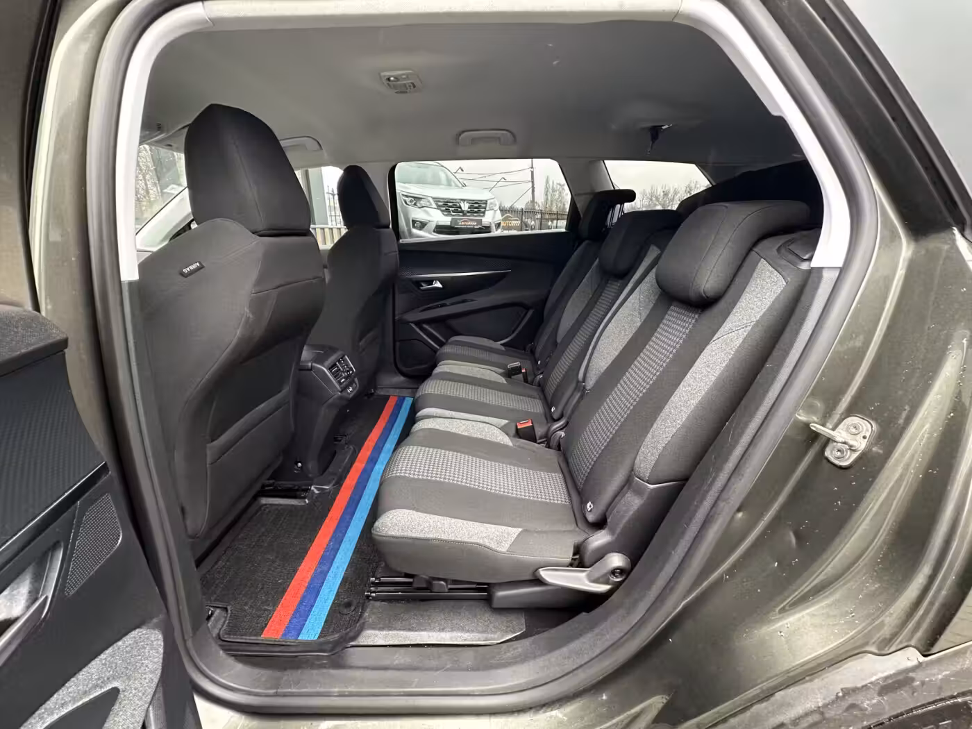 Peugeot 5008 фото 9