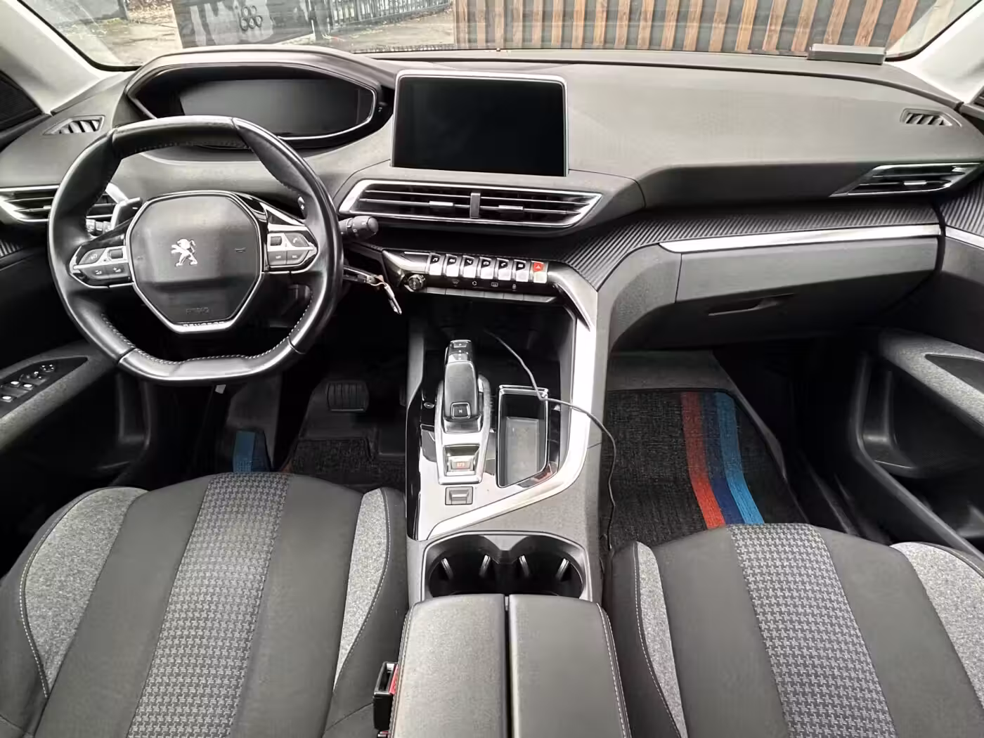 Peugeot 5008 фото 10