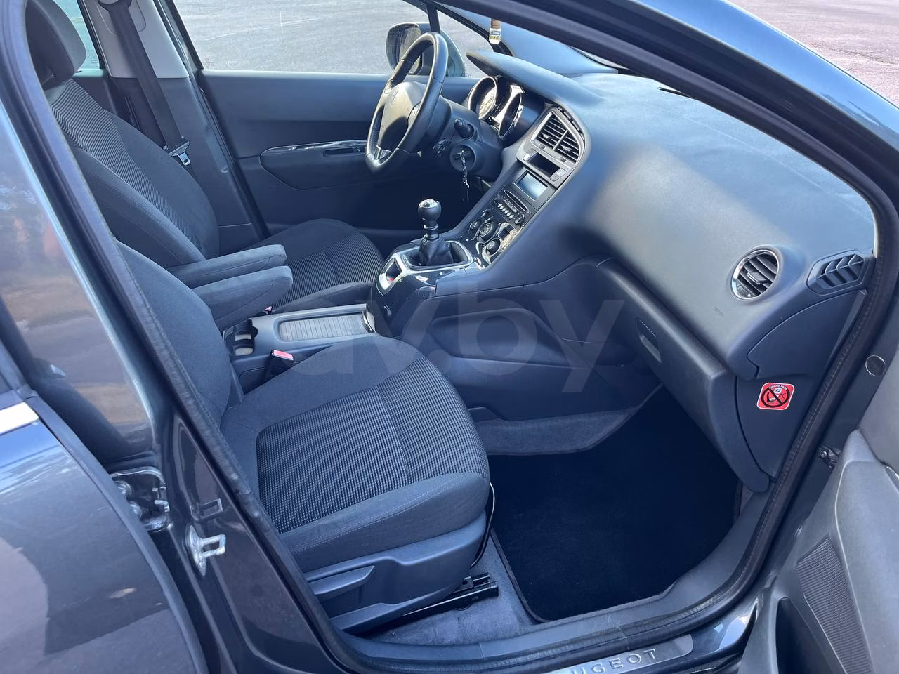 Peugeot 5008 фото 9
