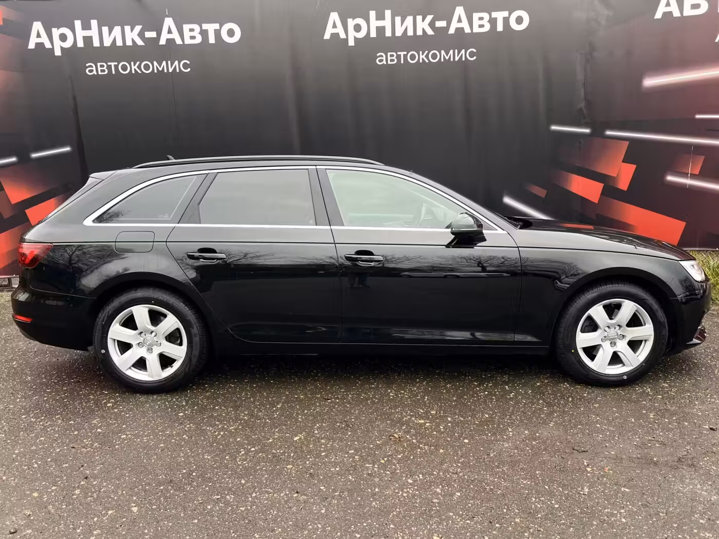 Audi A4 фото 8