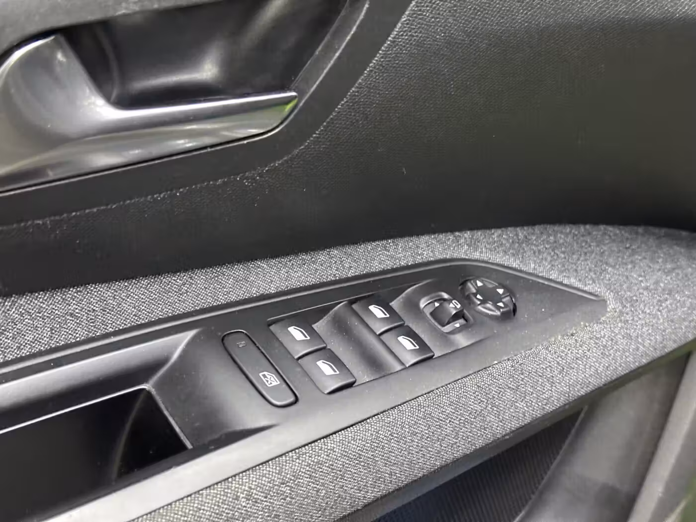 Peugeot 5008 фото 17