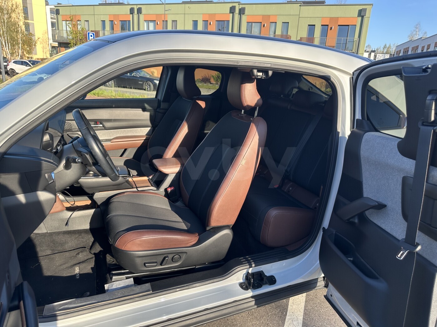 Mazda MX-30 фото 6