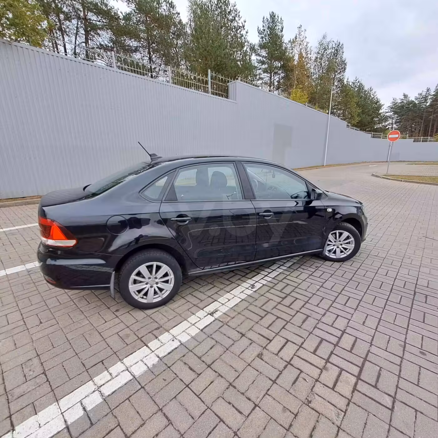 Volkswagen Polo Sedan фото 4