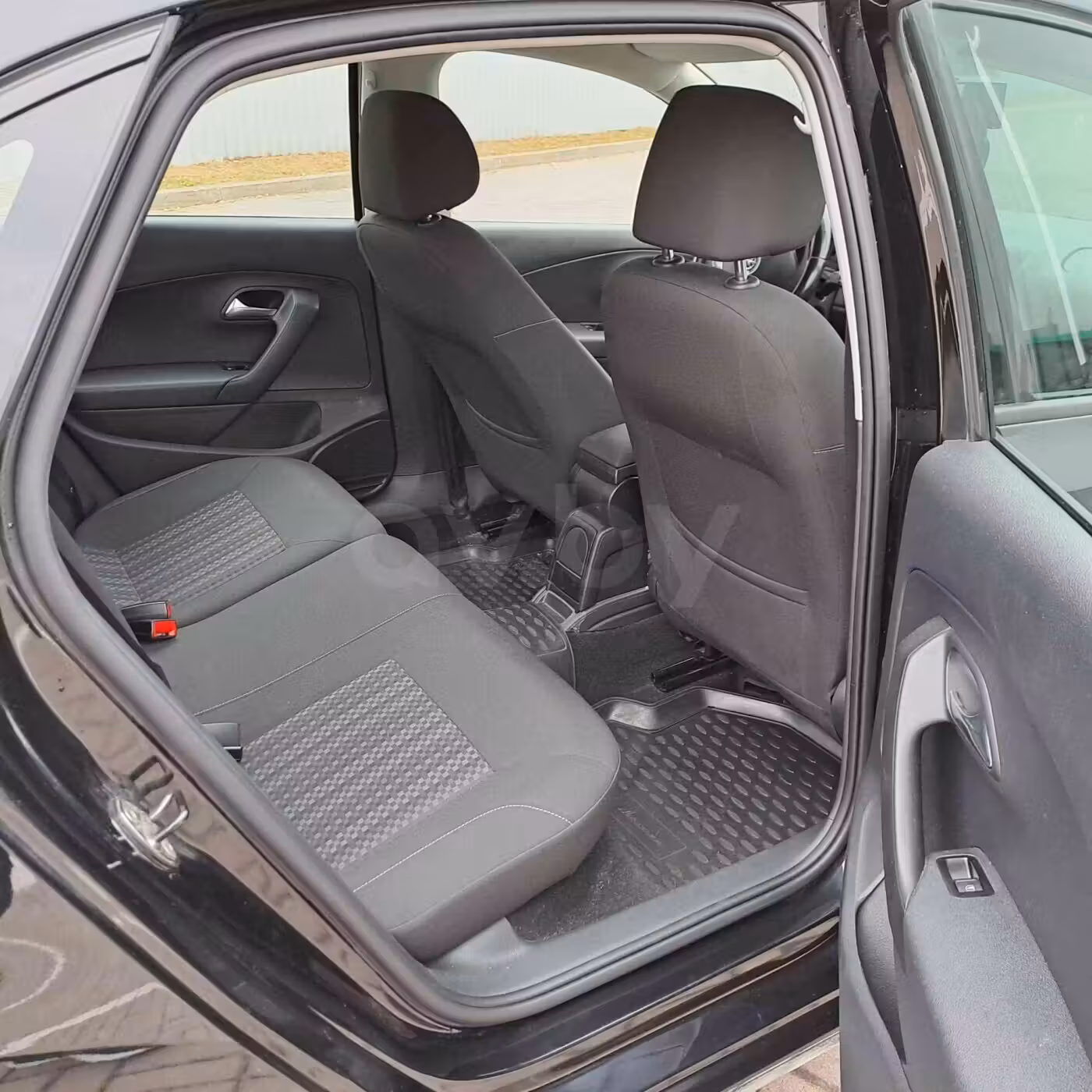 Volkswagen Polo Sedan фото 12