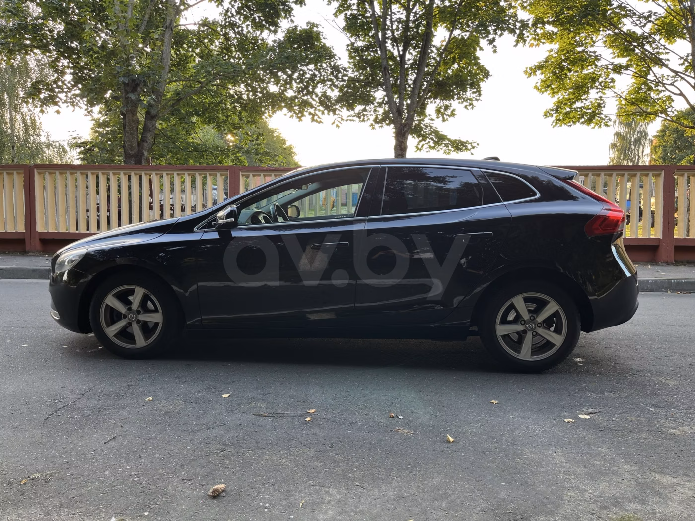 Volvo V40 фото 7