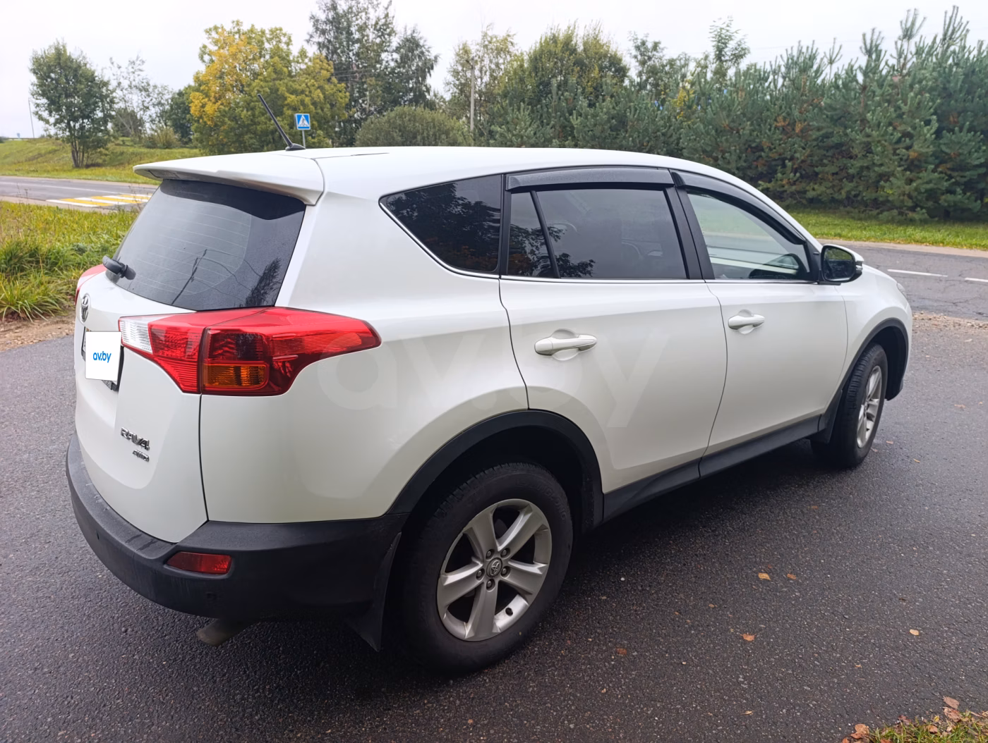 Toyota RAV4 фото 2