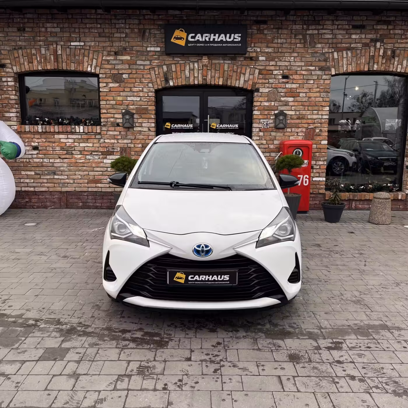 Toyota Yaris фото 2