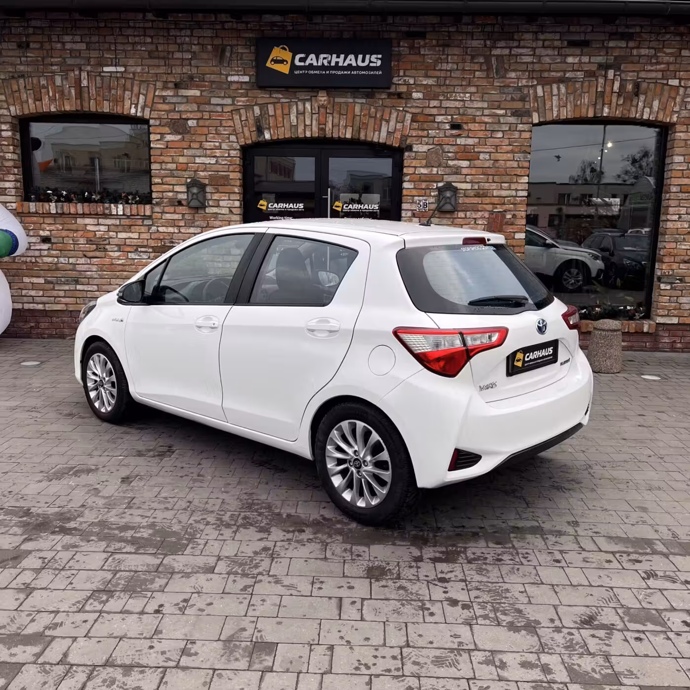 Toyota Yaris фото 4
