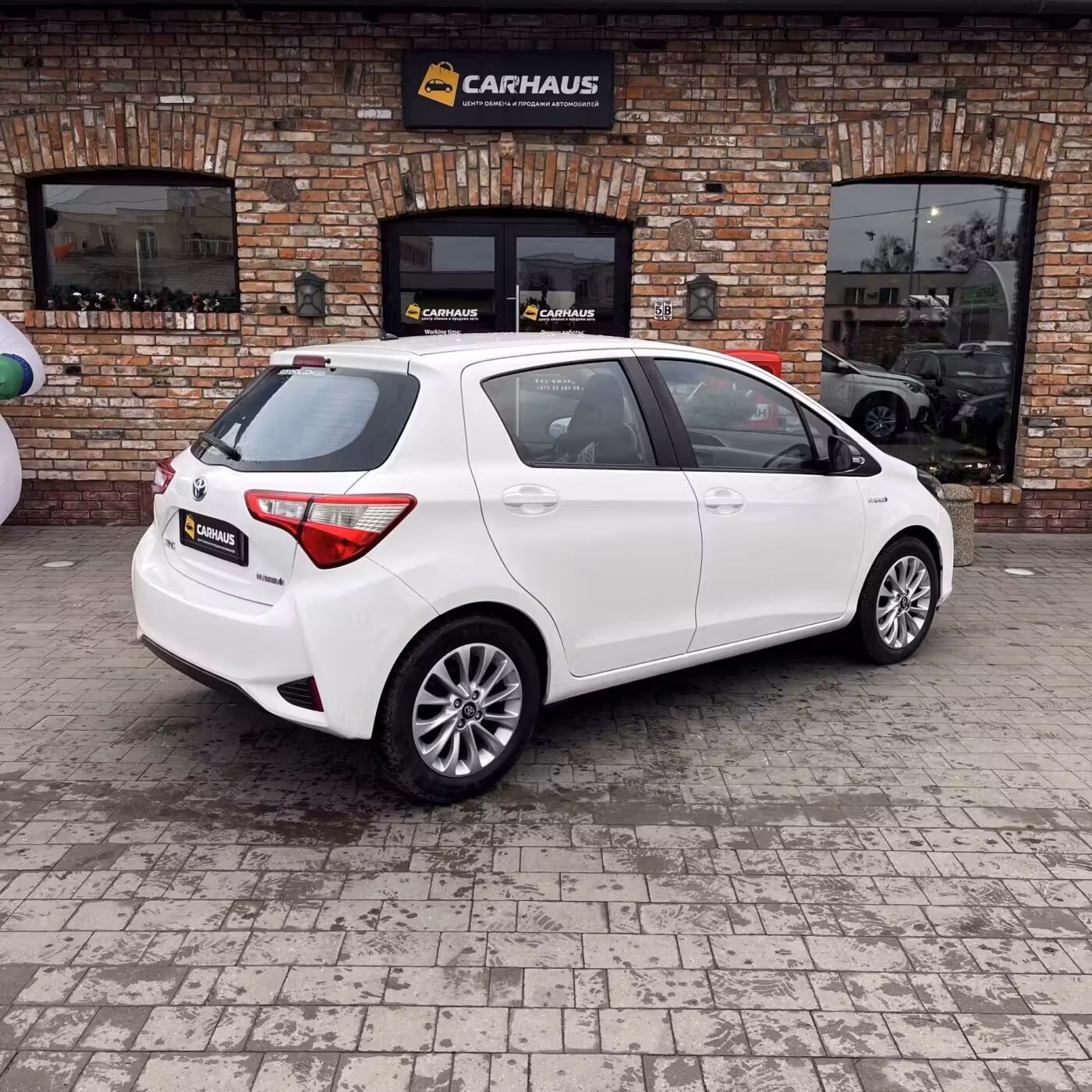 Toyota Yaris фото 6