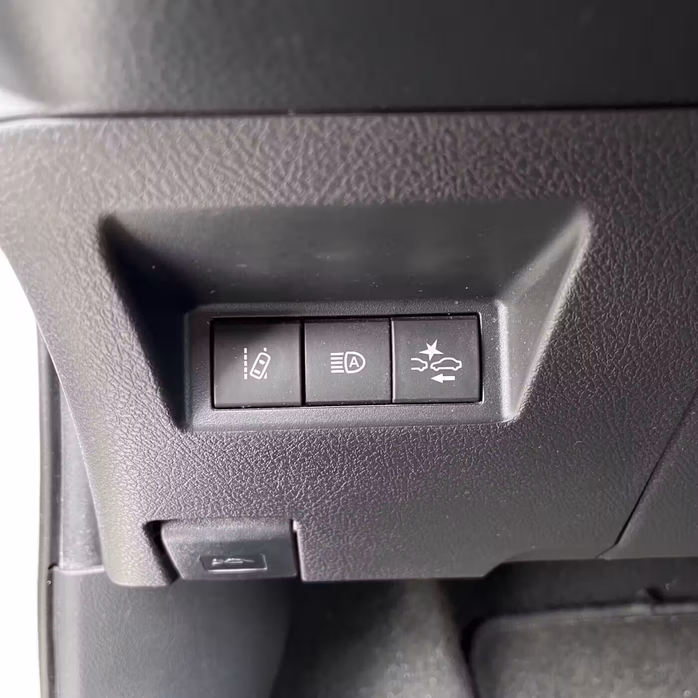 Toyota Yaris фото 11