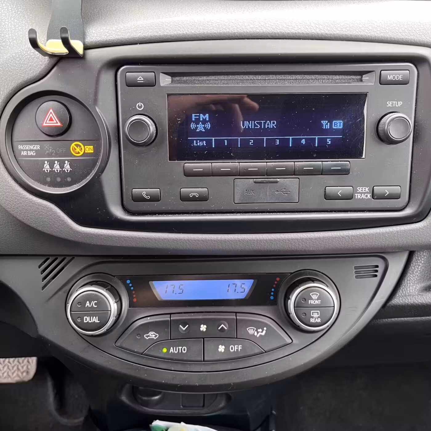 Toyota Yaris фото 15