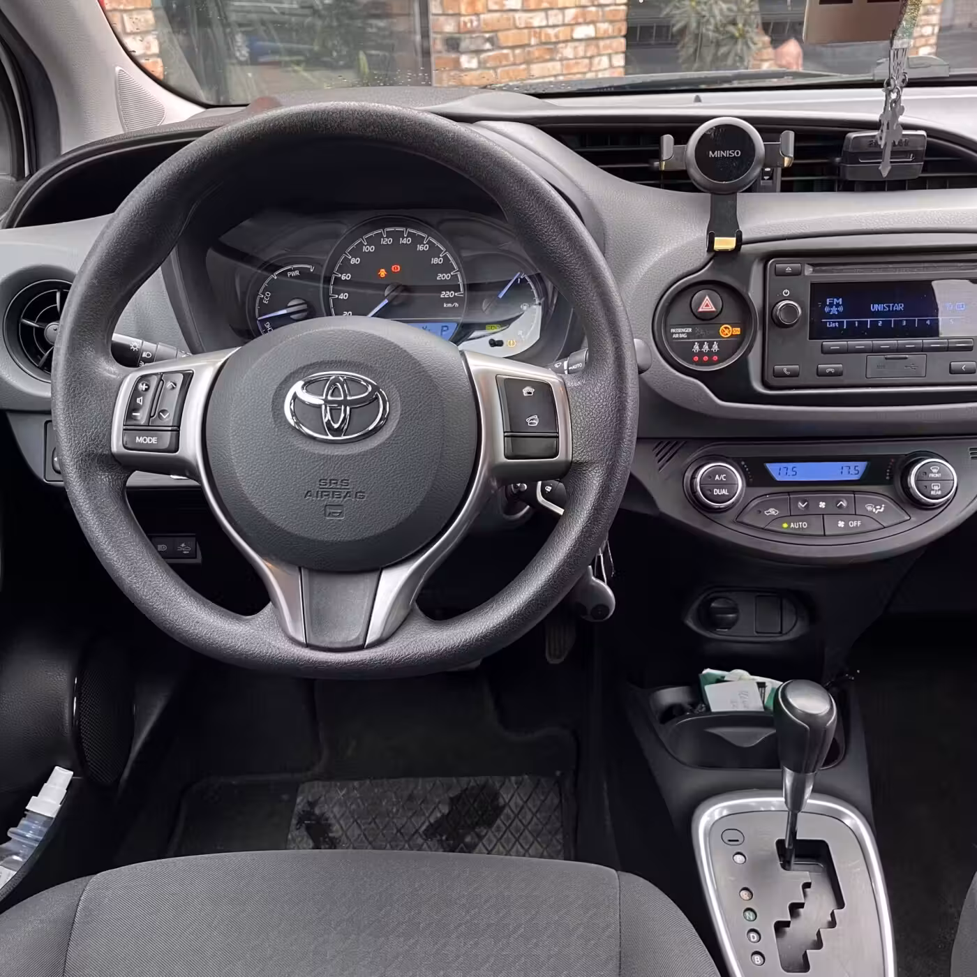 Toyota Yaris фото 17