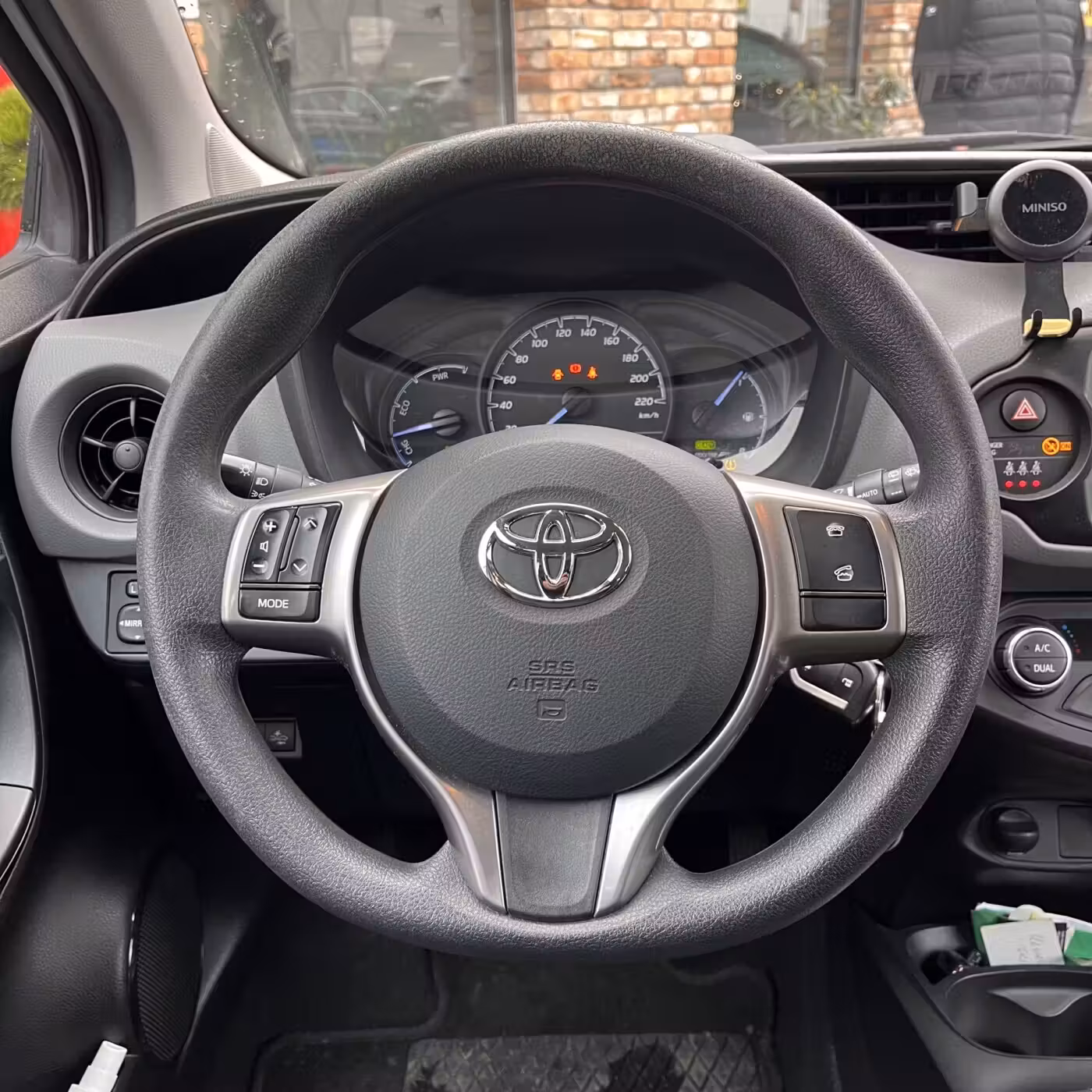 Toyota Yaris фото 18