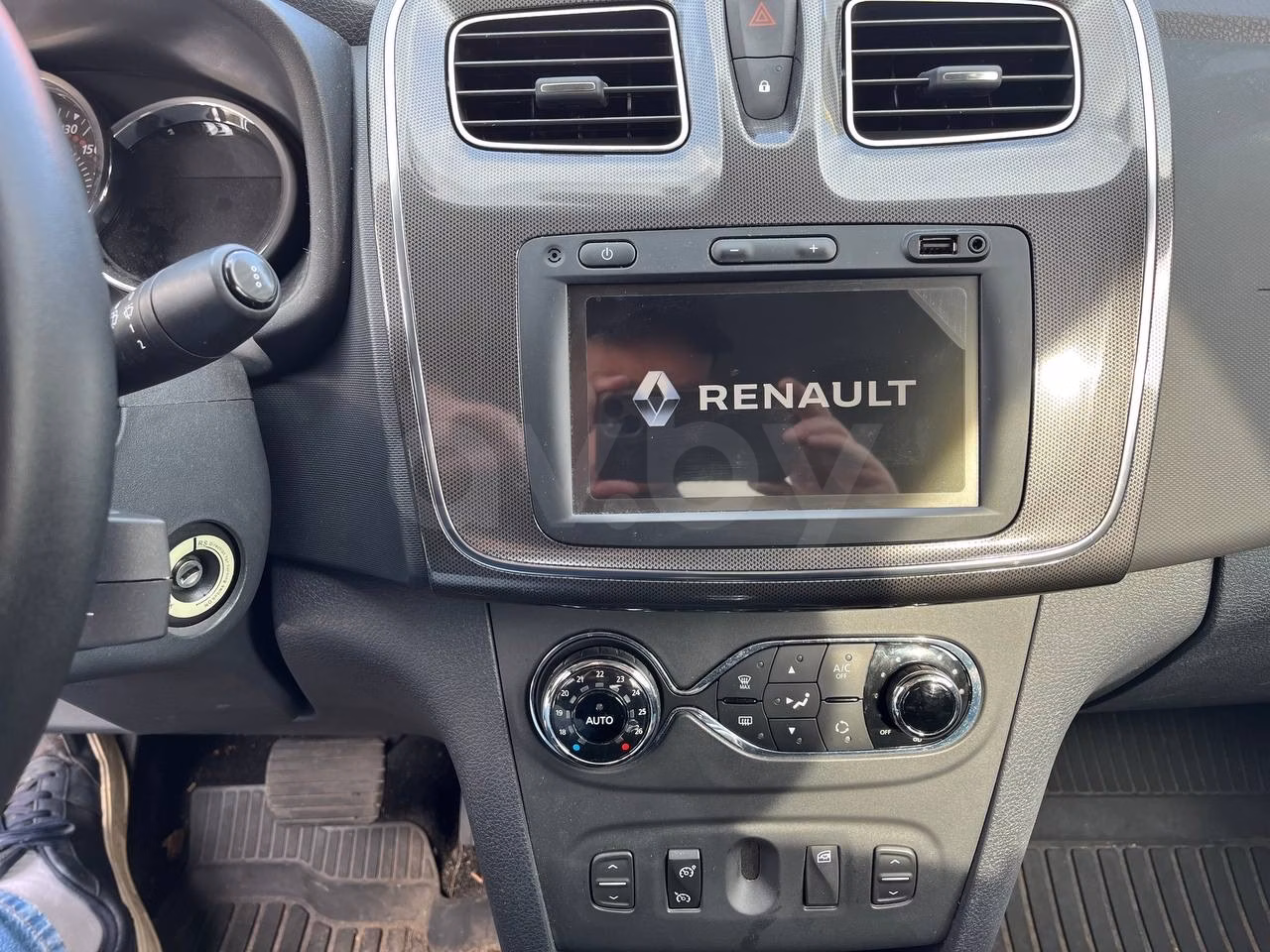 Renault Logan Stepway фото 9
