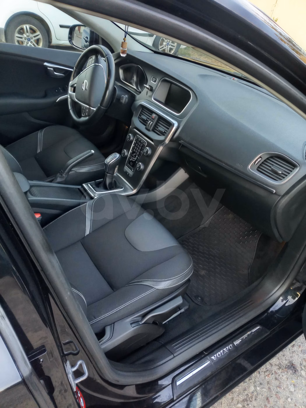 Volvo V40 фото 11