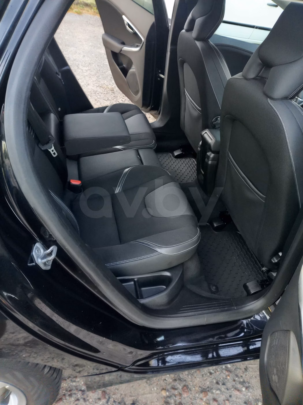 Volvo V40 фото 12