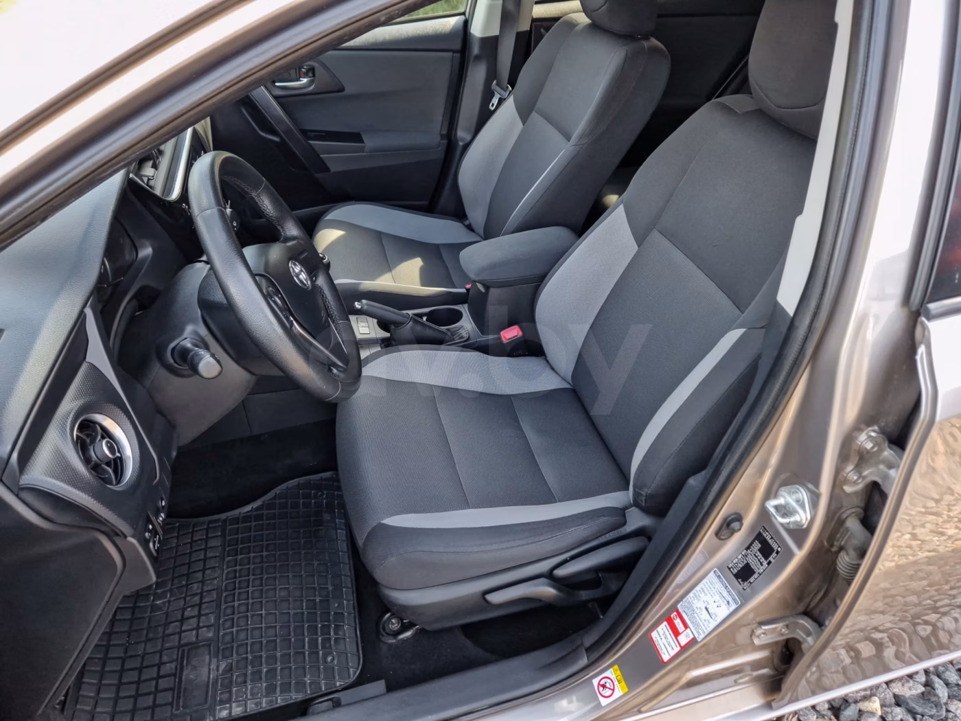 Toyota Auris фото 2