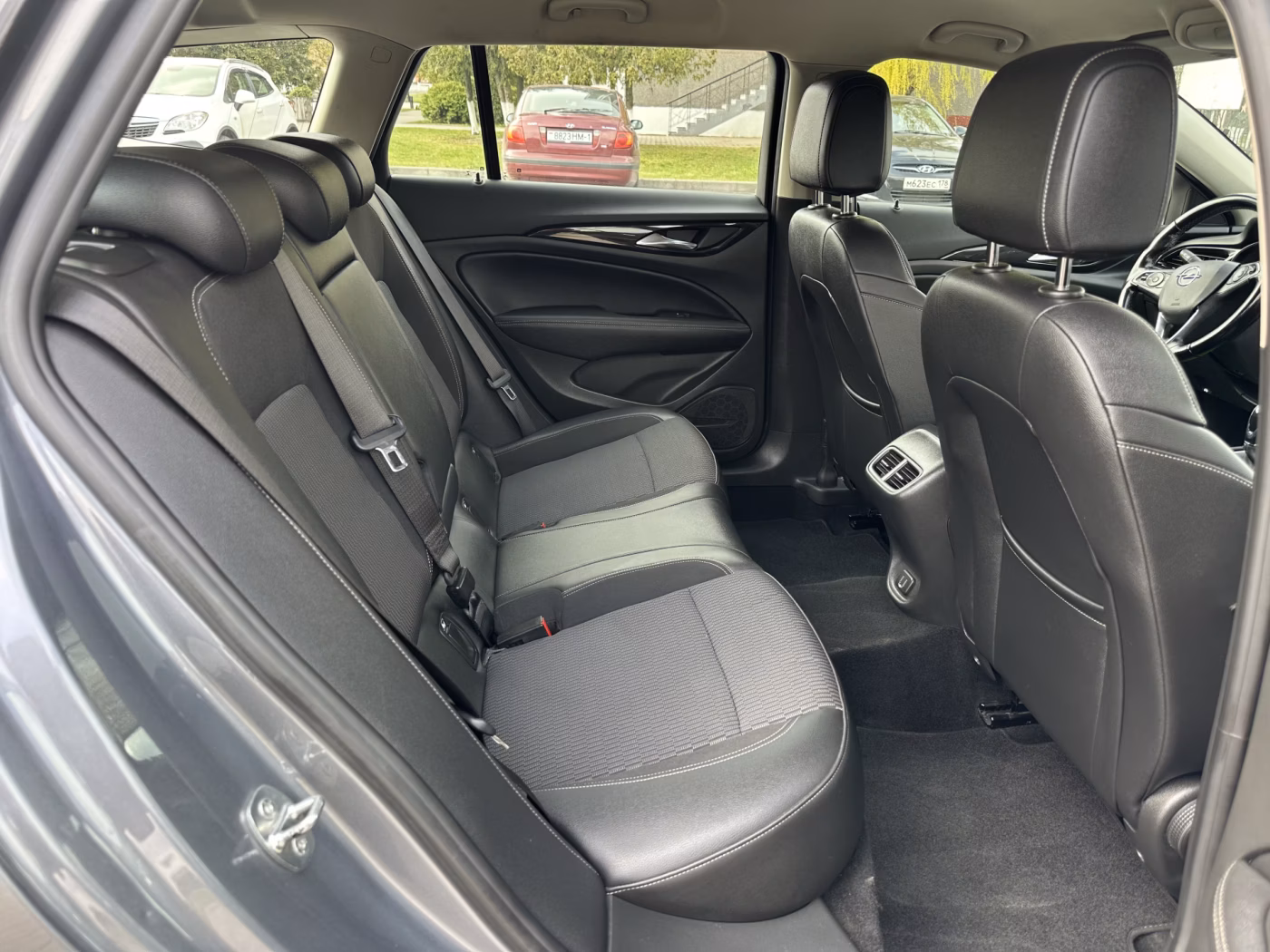 Opel Insignia фото 11