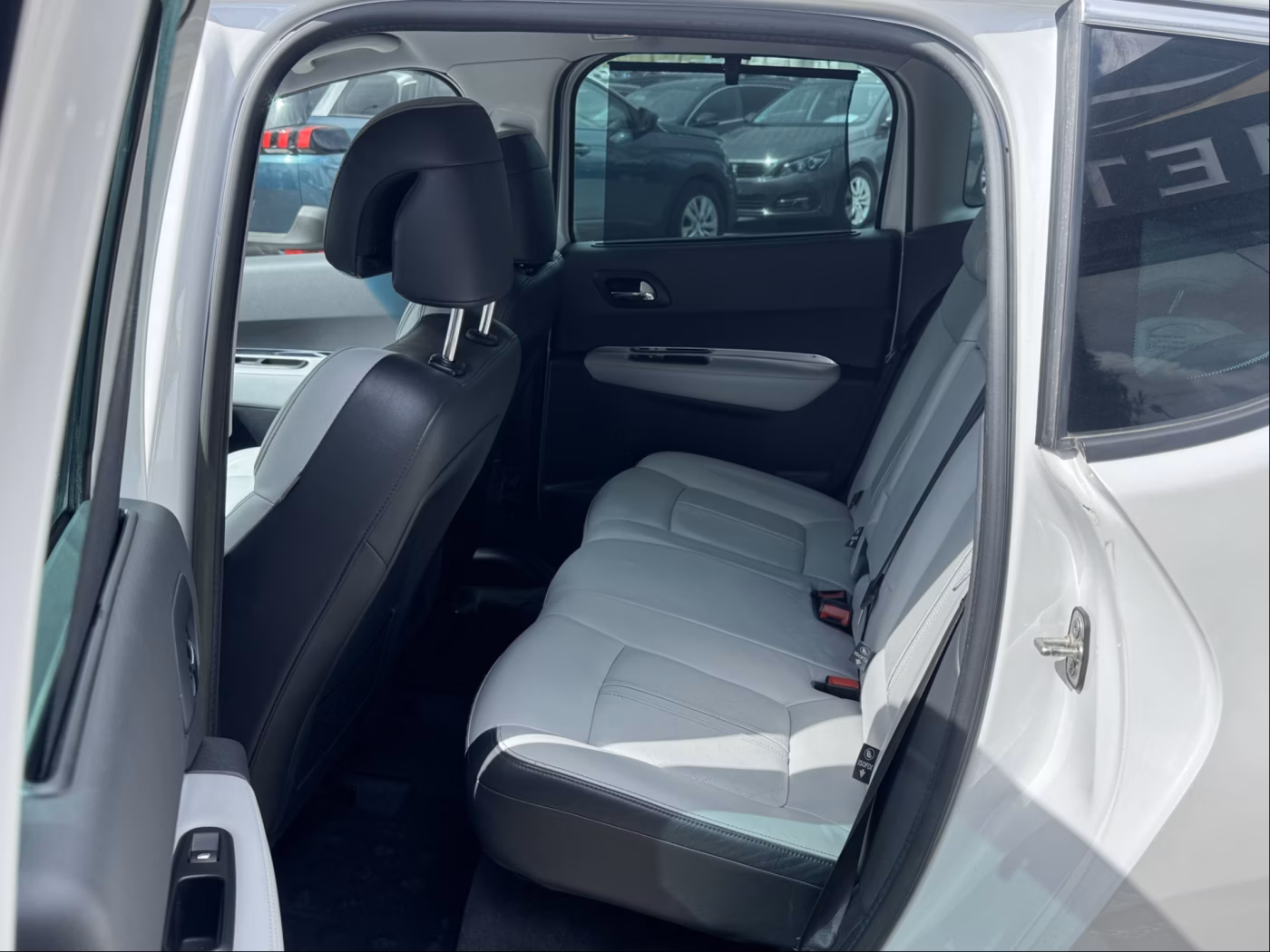 Peugeot 3008 фото 9