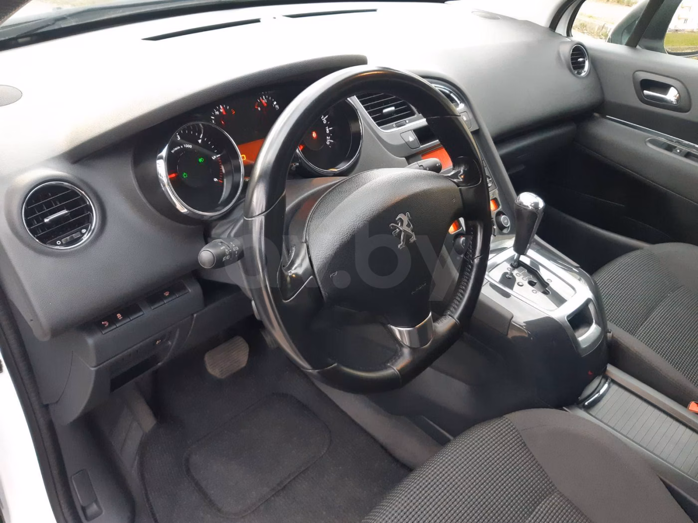 Peugeot 5008 фото 9