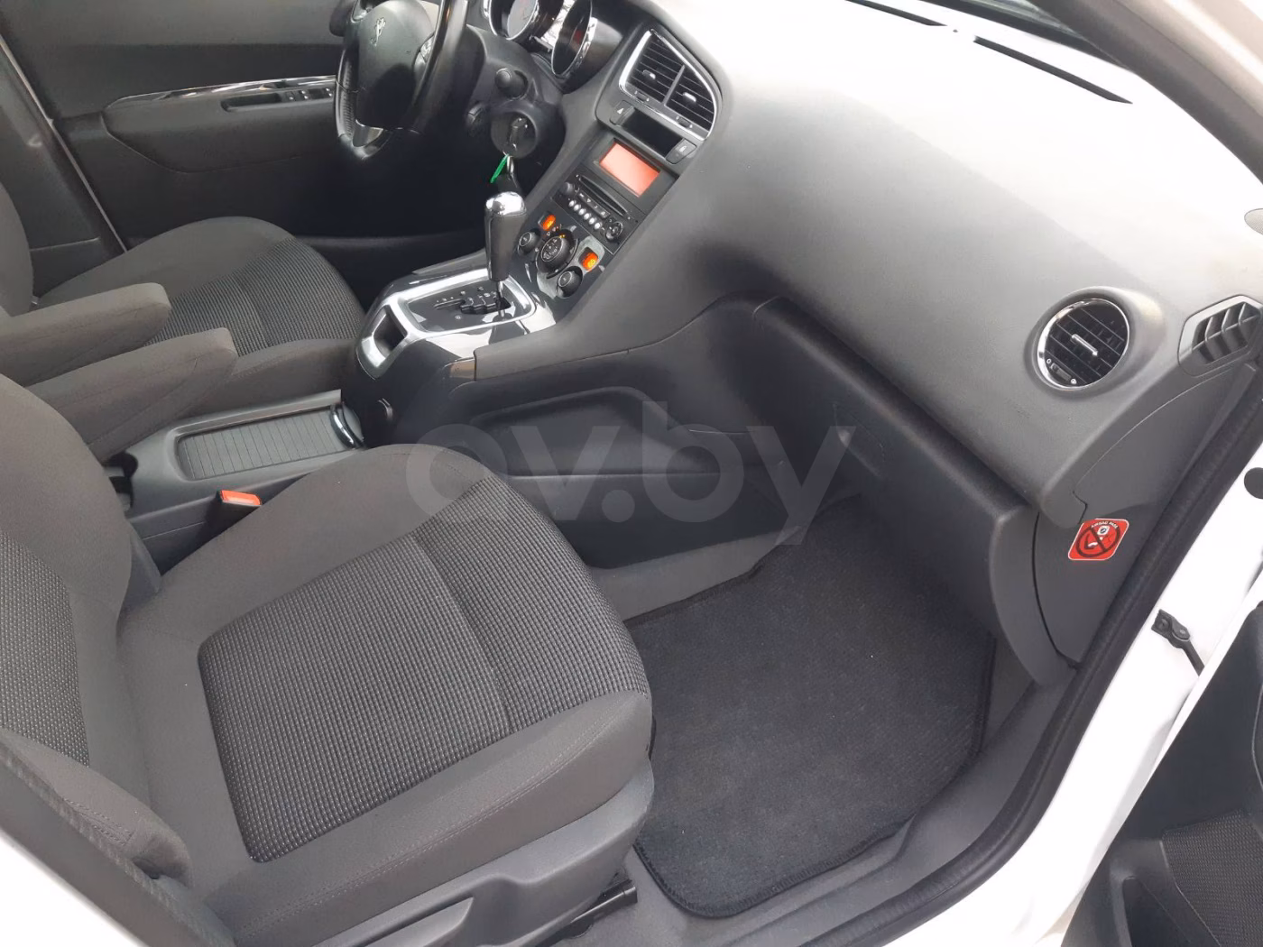 Peugeot 5008 фото 11