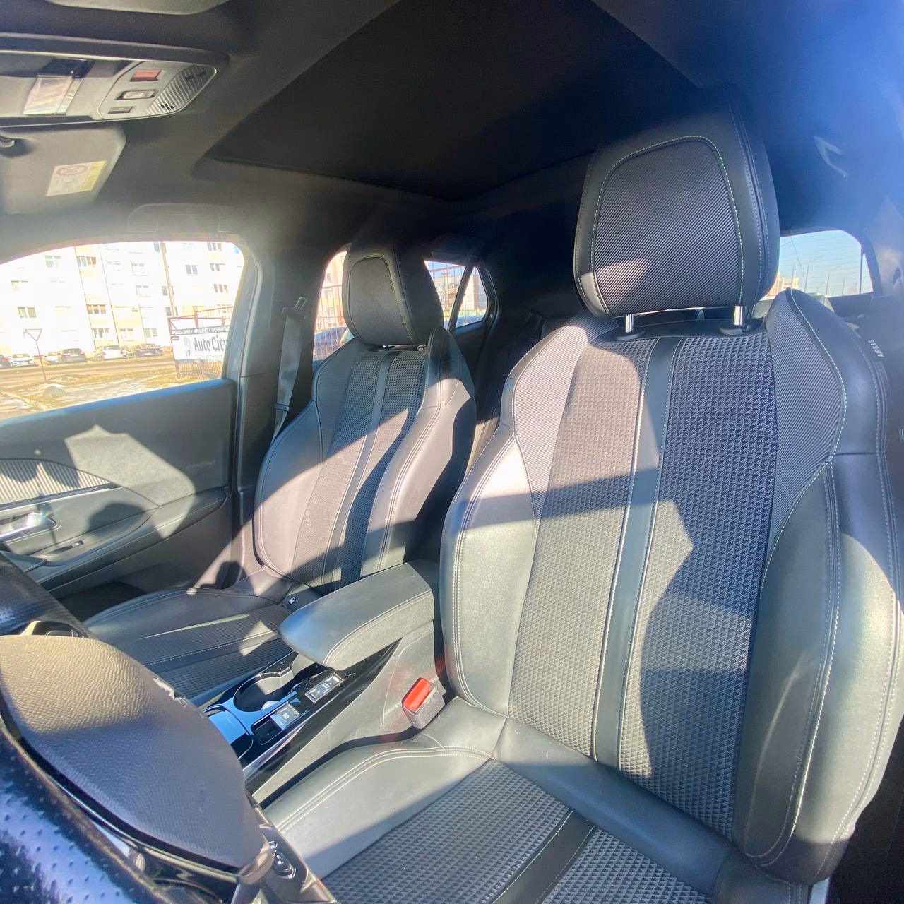 Peugeot 2008 фото 8