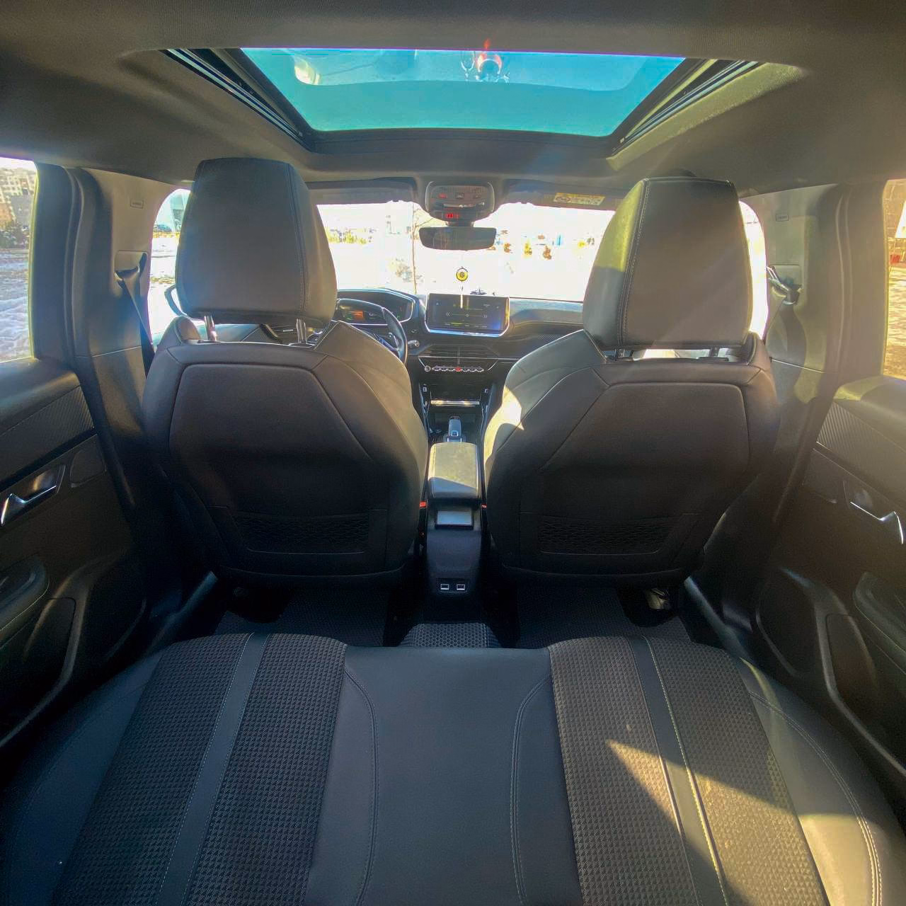 Peugeot 2008 фото 16